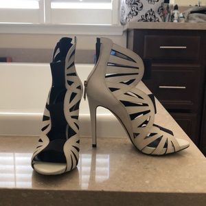 Guess shoes never worn